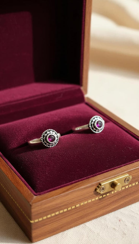 Detailed Round Stone Oxidised Silver Toe Ring (Pair)